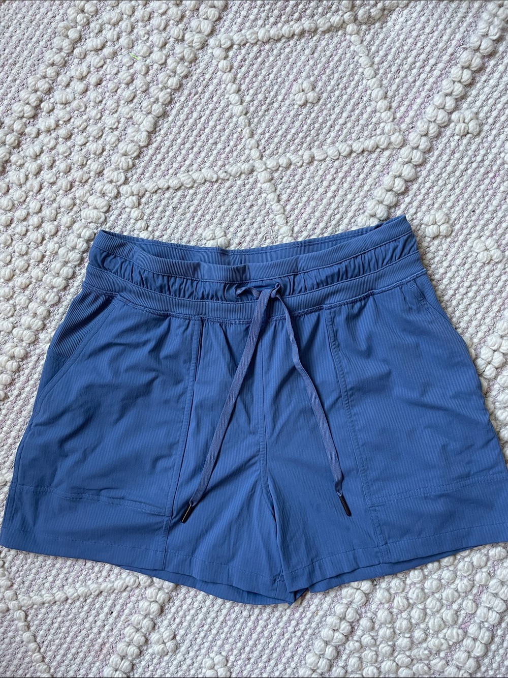 Like New, Worn once! Lululemon Dance Studio HR Women’s Sz 6 Blue Nylon Stretch